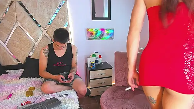 parejacaliente20154 online show from October 25, 4:02 pm