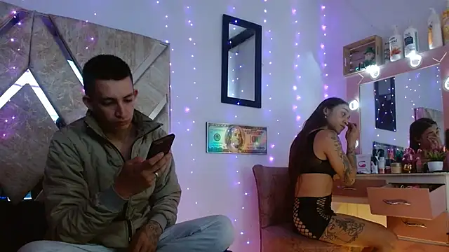 parejacaliente20154 online show from November 22, 9:30 am