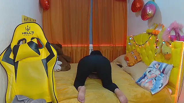 SandraHormas online show from March 17, 11:21 am