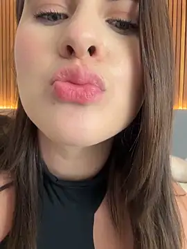 EmiilyAdams  online show from March 17, 8:30 pm