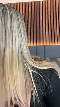 EmiilyAdams  online show from April 8, 9:37 pm