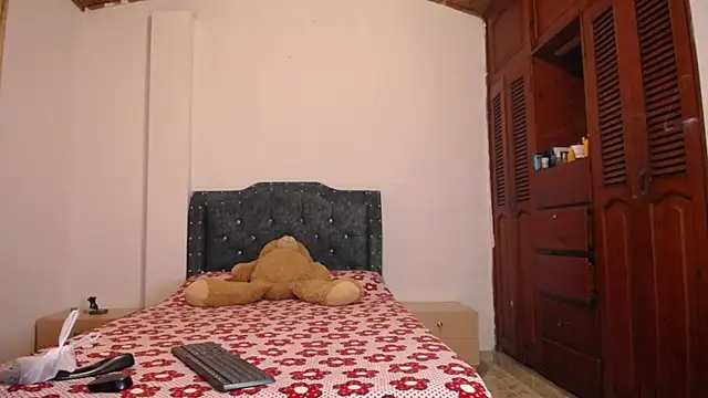 sofiamature01 online show from October 12, 4:28 pm