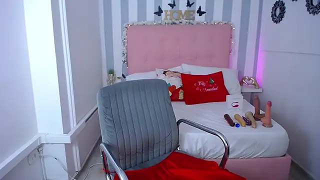 Lunna boobs online show from December 17, 5:07 am