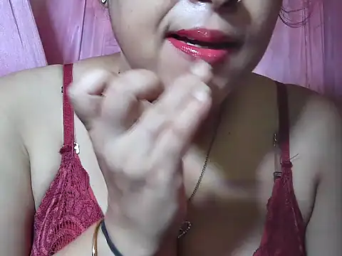 Snapshot of LOVERIAKOL chatting on June 4, 8:42 am LOVERIAKOL online show from June 4, 8:42 am