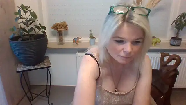 Snapshot of clwm chatting on September 9, 5:51 am clwm online show from September 9, 5:51 am