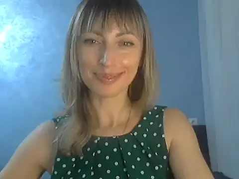 Snapshot of EffectMaya chatting on January 24, 8:43 pm EffectMaya online show from January 24, 8:43 pm
