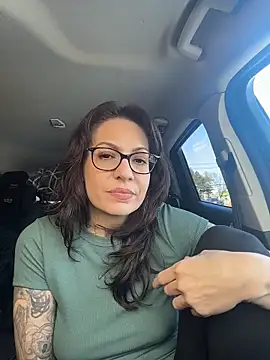 BeautifulMesss online show from March 4, 5:52 pm