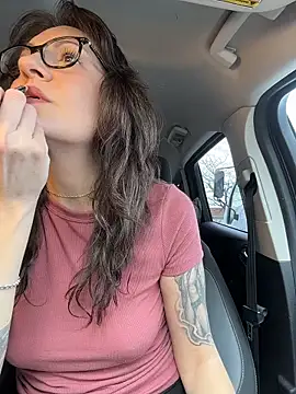 BeautifulMesss online show from March 26, 3:39 pm