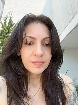 Snapshot of BeautifulMesss chatting on July 1, 3:34 pm BeautifulMesss online show from July 1, 3:34 pm