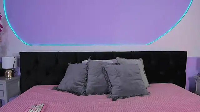 Julieta Cortes   online show from November 5, 11:54 am