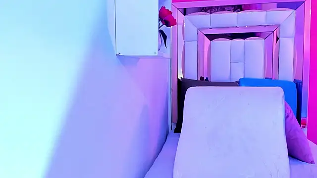 Alanna hot3 online show from December 5, 7:54 pm