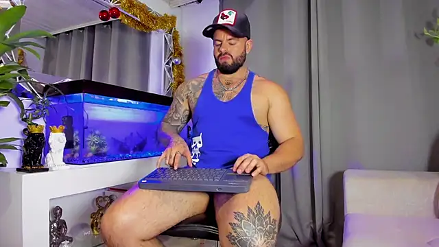 Snapshot of Johnnygrayson1 chatting on December 3, 10:51 pm Johnnygrayson1 online show from December 3, 10:51 pm