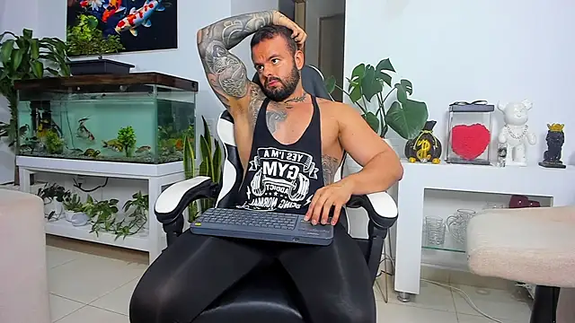 Snapshot of Johnnygrayson1 chatting on October 7, 11:35 pm Johnnygrayson1 online show from October 7, 11:35 pm