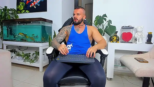 Snapshot of Johnnygrayson1 chatting on October 10, 1:15 am Johnnygrayson1 online show from October 10, 1:15 am