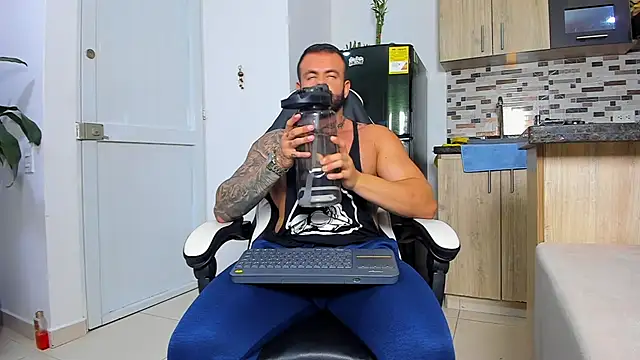 Johnnygrayson1 online show from November 27, 12:56 am