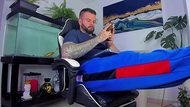 Johnnygrayson1 online show from May 23, 10:47 pm