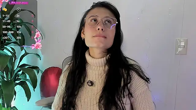 NayeCloud online show from April 15, 2:24 pm