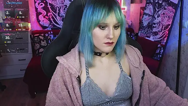 little Elika online show from December 15, 9:30 pm