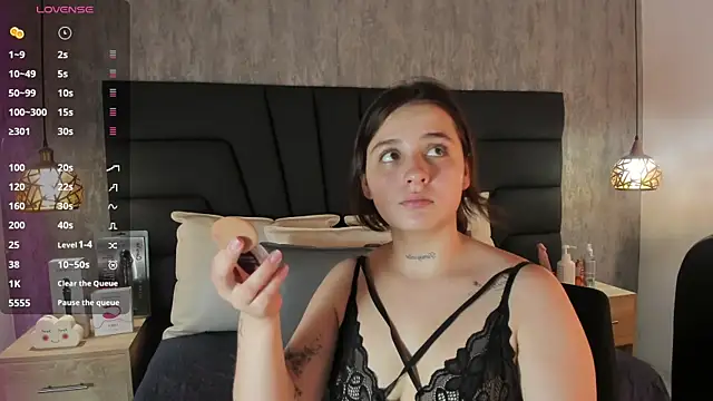 Sabrina Lennox online show from January 28, 7:32 pm