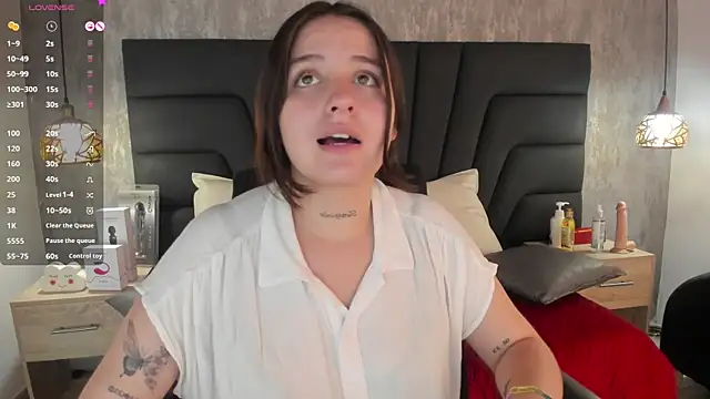 Sabrina Lennox online show from February 19, 1:40 am