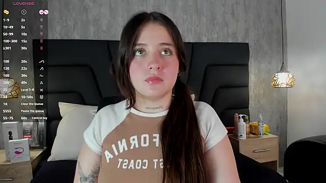 Sabrina Lennox online show from March 15, 1:41 am