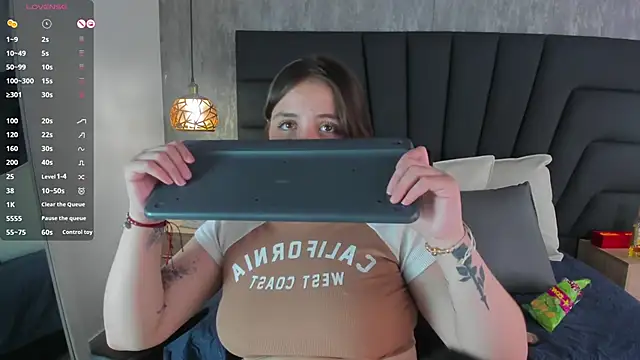 Sabrina Lennox online show from March 21, 2:28 am