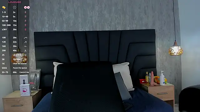 Sabrina Lennox online show from March 22, 1:43 am