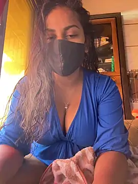 HaaniKaur online show from November 19, 8:03 am