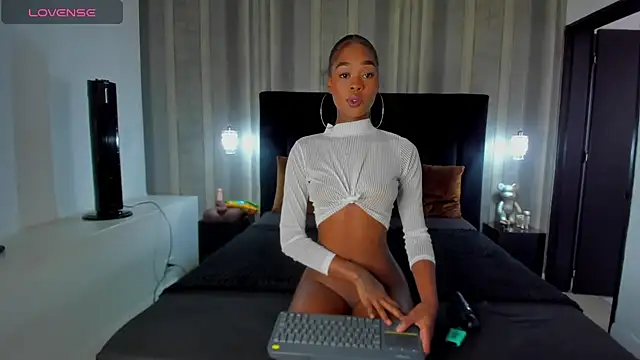 LiaJohnnson online show from February 21, 9:32 pm