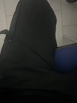 Snapshot of Lucom23 chatting on November 18, 3:16 pm Lucom23 online show from November 18, 3:16 pm