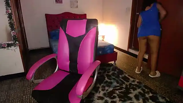 Snapshot of danielle_rose_1 chatting on February 22, 4:27 pm danielle rose 1 online show from February 22, 4:27 pm