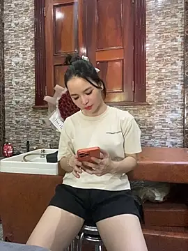 Snapshot of LiLi-Kirix99 chatting on May 27, 2:08 am LiLi-Kirix99 online show from May 27, 2:08 am