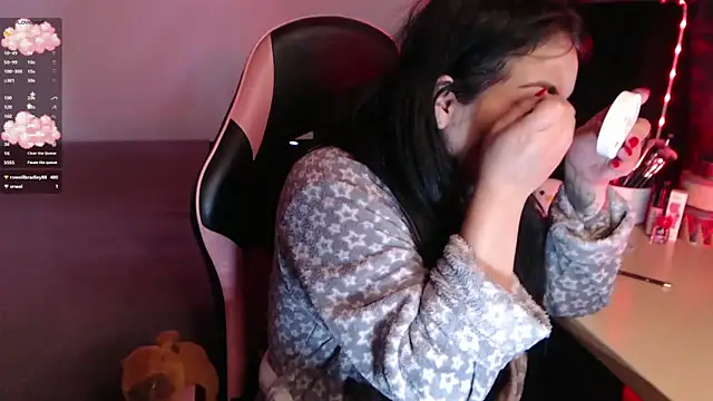 Snapshot of Theprojectsaraa chatting on February 9, 3:38 pm Theprojectsaraa online show from February 9, 3:38 pm