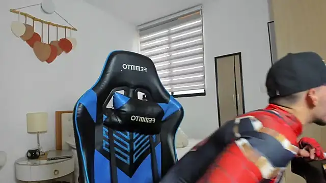 mateoleonee online show from October 13, 7:25 pm