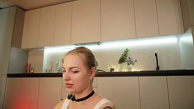 Snapshot of Kristina_diamond chatting on August 2, 12:58 pm Kristina diamond online show from August 2, 12:58 pm