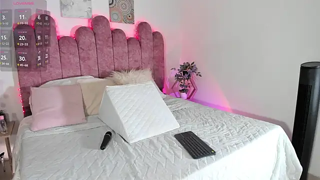 AmberMoss  online show from August 1, 6:01 am
