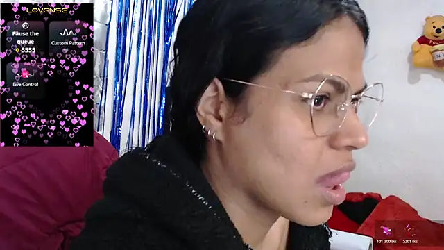 SweetAlmaa online show from October 27, 10:30 am