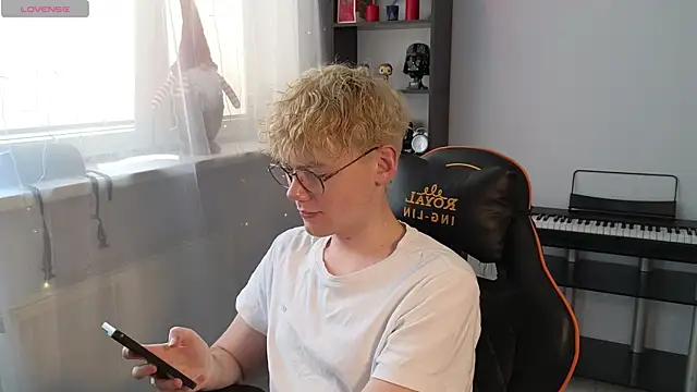 Keytaro online show from March 14, 1:57 pm