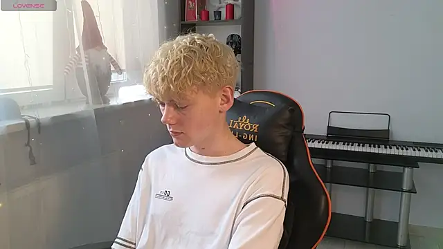 Keytaro online show from March 15, 2:23 pm