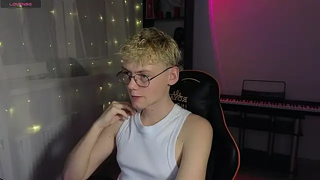 Keytaro online show from March 22, 11:53 pm