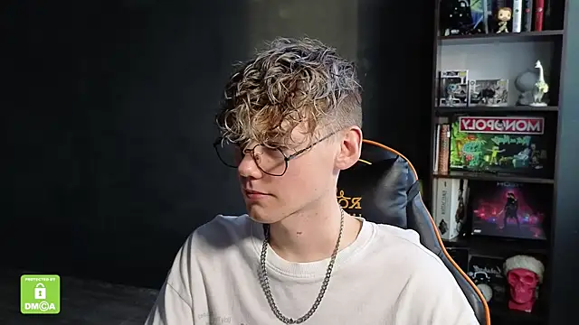 Keytaro online show from November 20, 1:11 pm