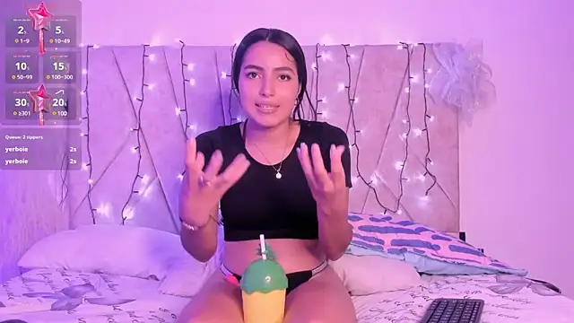 Kaela18 online show from December 7, 4:36 pm