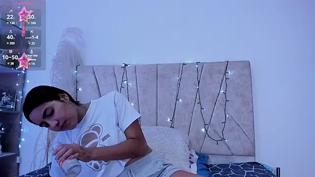 Kaela18 online show from December 17, 12:54 pm