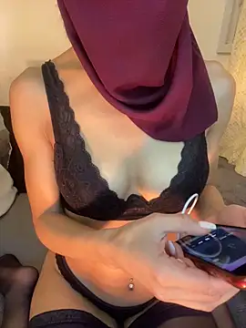 Snapshot of Beautiful_arab chatting on January 4, 10:55 pm Beautiful arab online show from January 4, 10:55 pm
