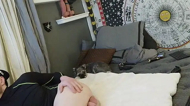 UnCuTupTheBuTT online show from February 5, 8:30 am