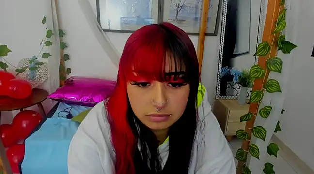 lussyevans24 online show from February 21, 7:12 am