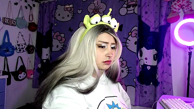 lussyevans24 online show from February 6, 6:29 am