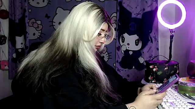 lussyevans24 online show from April 1, 1:28 am