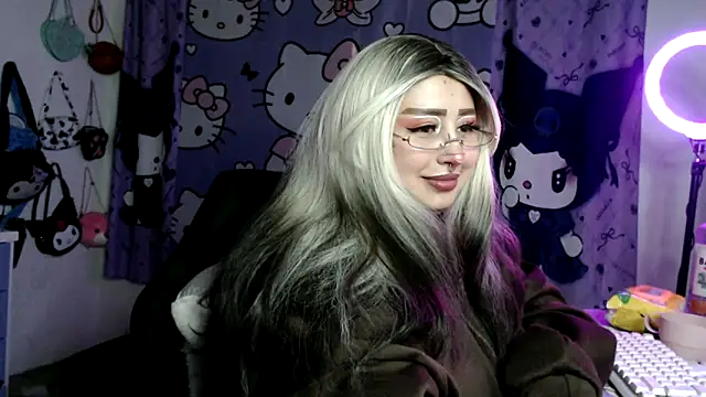 lussyevans24 online show from April 9, 6:19 am