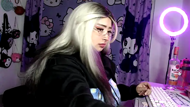 lussyevans24 online show from April 18, 2:04 am